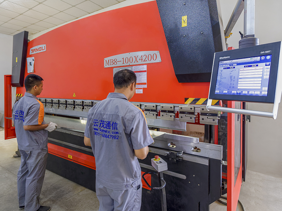 生產機柜和設備殼體是鈑金加工還是機加工