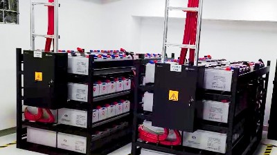 如何選擇適合網(wǎng)絡(luò)數(shù)據(jù)中心建設(shè)的電池架或電池柜