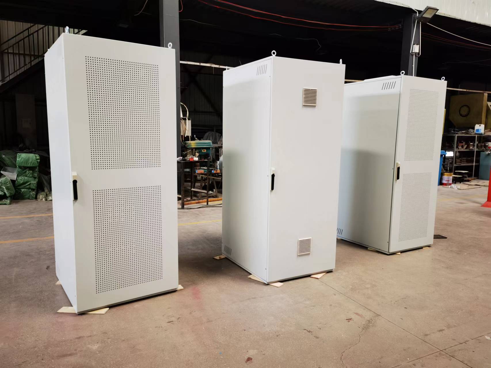 鈑金定制仿威圖器控柜和網絡機柜完成生產順利交付