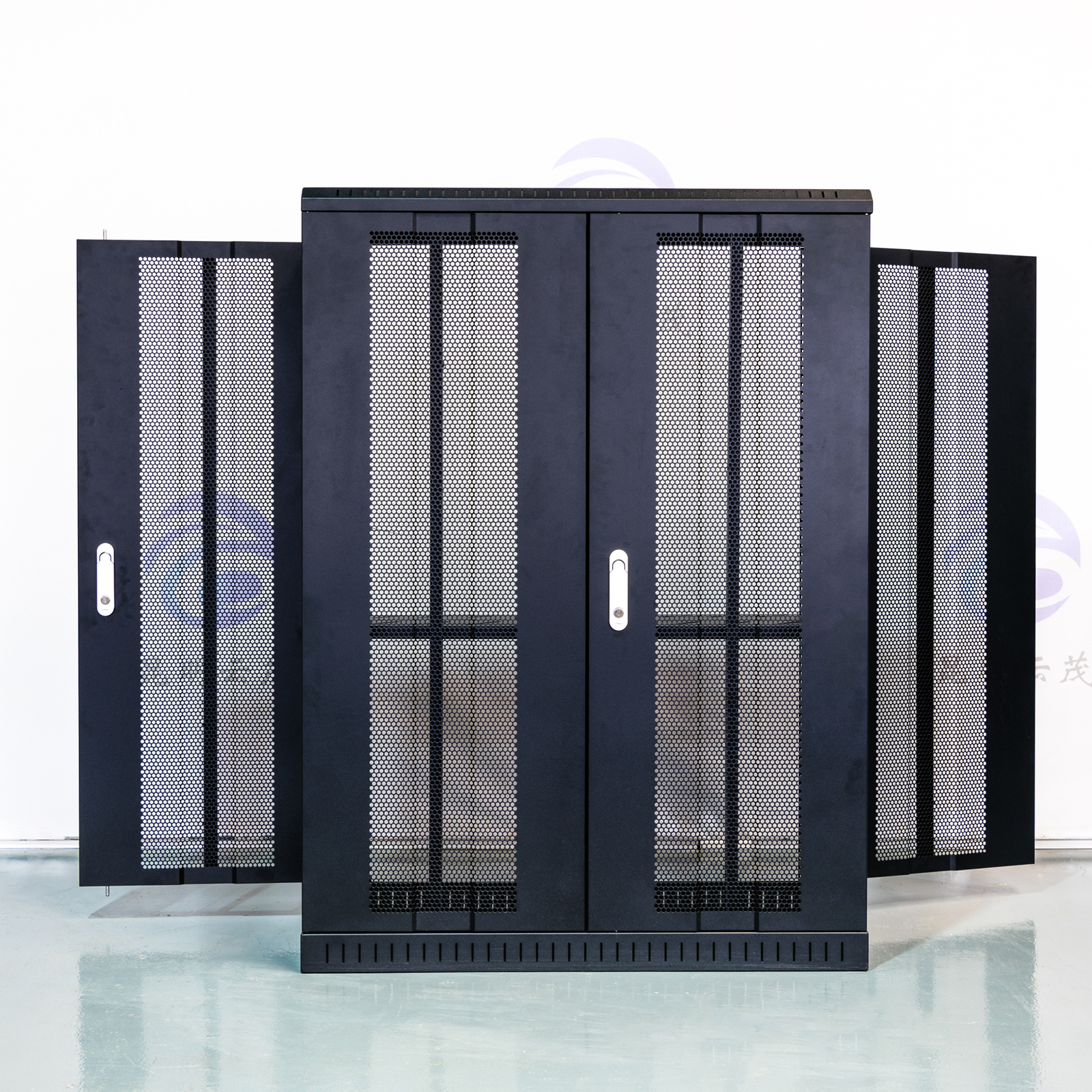 定制大型機(jī)柜3