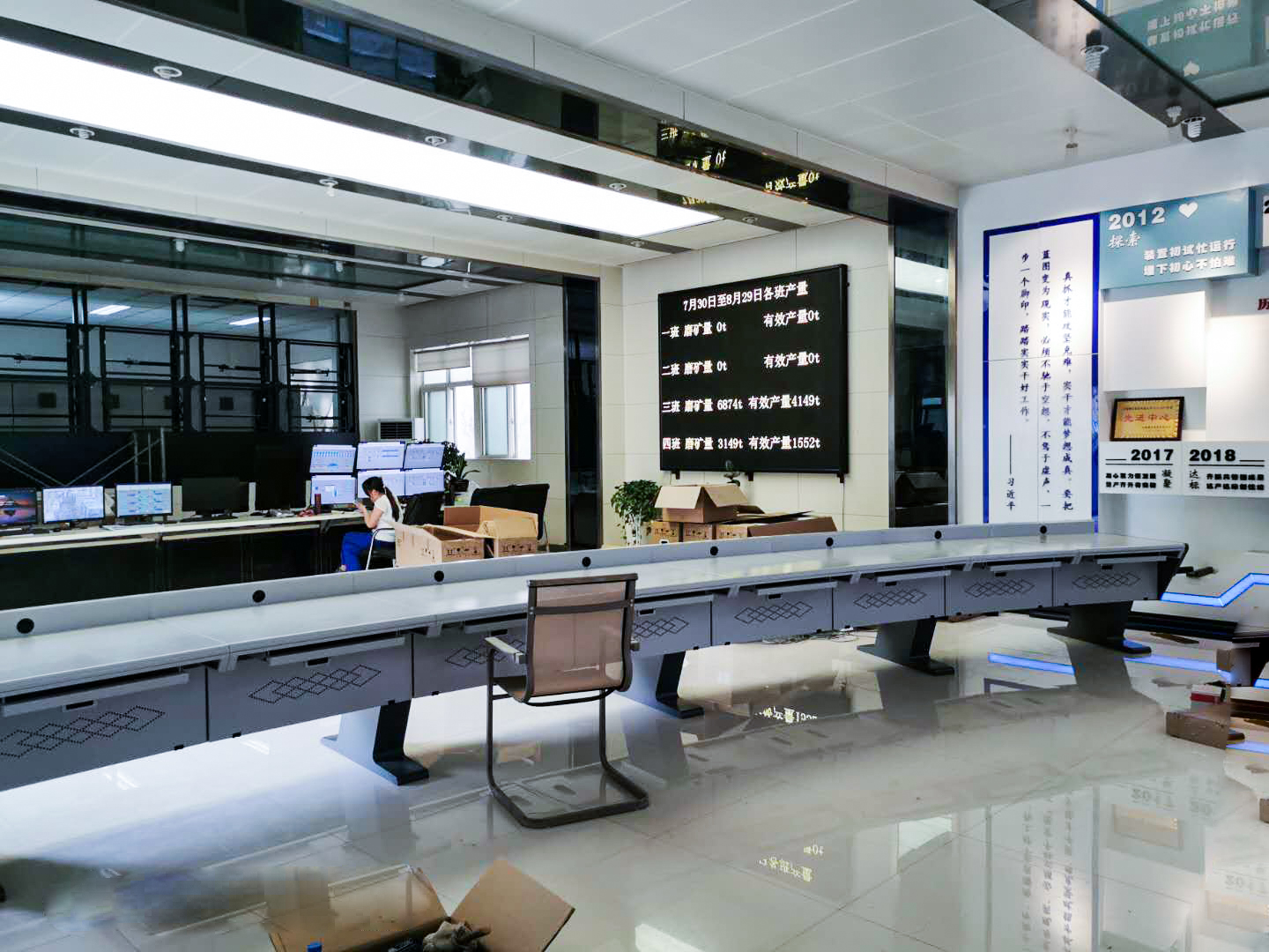 找鈑金加工廠家定制的指揮中心控制臺真的比批量生產的貴嗎？